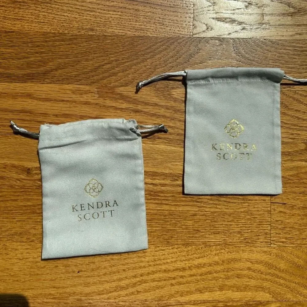 Kendra Scott light grey